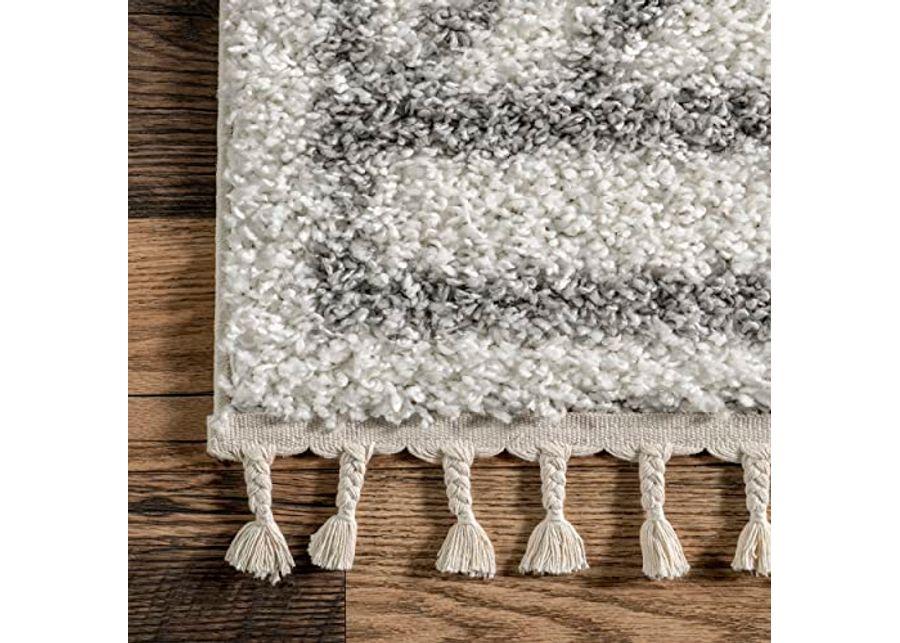 nuLOOM Mackie Moroccan Tasseled Shag Area Rug, 5' 3" x 7' 7", White