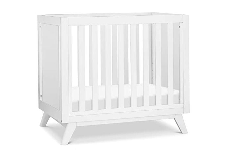 DaVinci Otto 3-in-1 Convertible Mini Crib with 4" Mattress in White, Greenguard Gold Certified