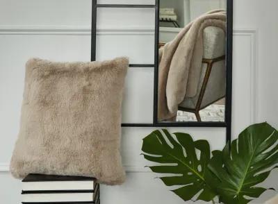 Gariland - Faux Fur Pillow