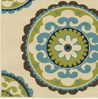 5' X 8' Floral Outdoor / Indoor Area Rug - Green / Ivory