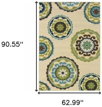 5' X 8' Floral Outdoor / Indoor Area Rug - Green / Ivory