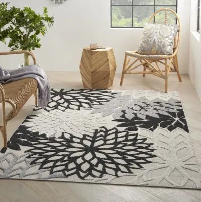 6' X 9' Floral Indoor / Outdoor Area Rug - Black / White