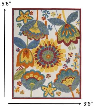 4' X 6' Floral Indoor / Outdoor Area Rug - Yellow / Ivory