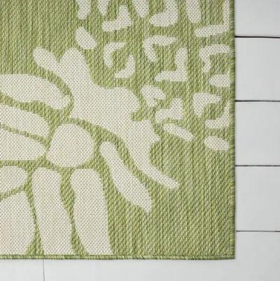 5' X 7' Floral Indoor / Outdoor Area Rug - Green