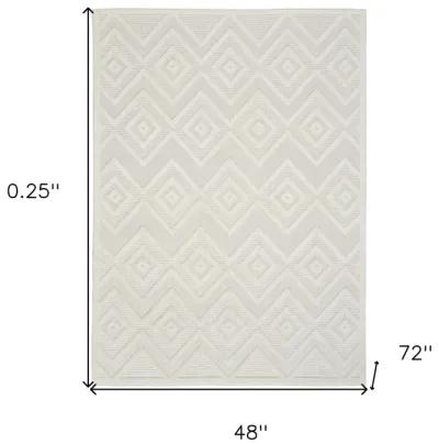 4' X 6' Argyle Indoor / Outdoor Area Rug - Ivory / White