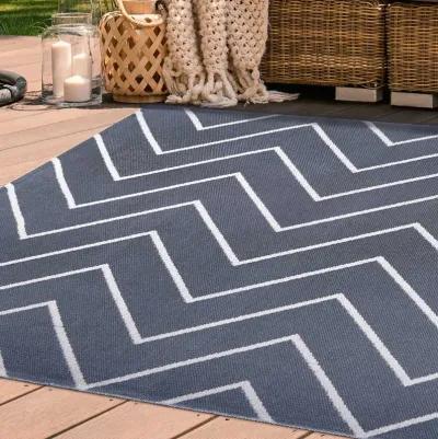 5' X 7' Waves Stain Resistant Indoor / Outdoor Area Rug - Gray