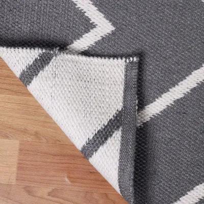 5' X 7' Waves Stain Resistant Indoor / Outdoor Area Rug - Gray