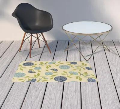 2' X 4' Floral Stain Resistant Outdoor / Indoor Area Rug - Green / Ivory