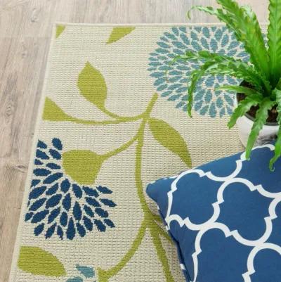 2' X 4' Floral Stain Resistant Outdoor / Indoor Area Rug - Green / Ivory