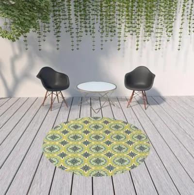 8' X 8' Round Floral Stain Resistant Outdoor / Indoor Area Rug - Green / Ivory