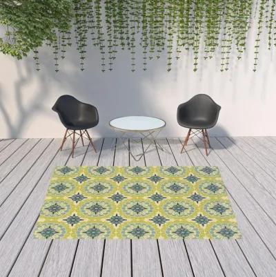 7' X 10' Floral Stain Resistant Indoor & Outdoor Area Rug - Green / Ivory