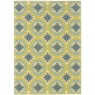 7' X 10' Floral Stain Resistant Indoor & Outdoor Area Rug - Green / Ivory