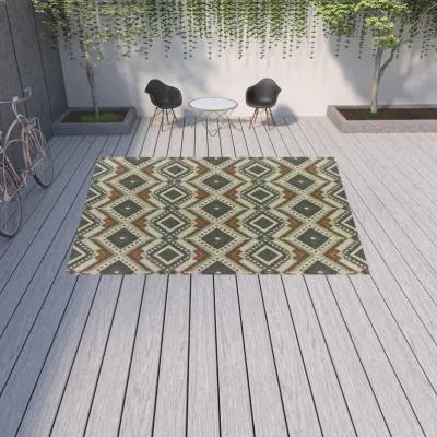 10' X 13' Geometric Stain Resistant Indoor / Outdoor Area Rug - Gray