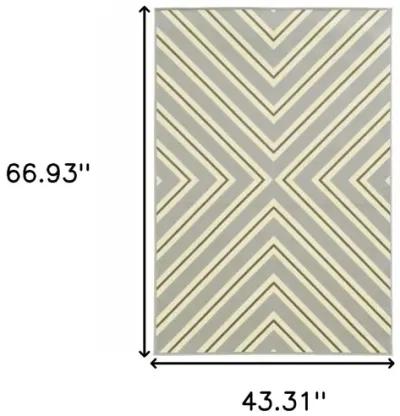 4' X 6' Geometric Stain Resistant Outdoor & Indoor Area Rug - Gray / Ivory