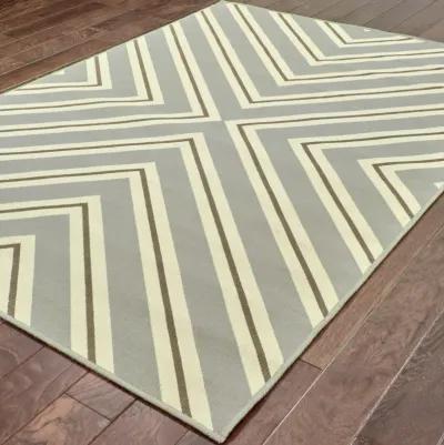 4' X 6' Geometric Stain Resistant Outdoor & Indoor Area Rug - Gray / Ivory