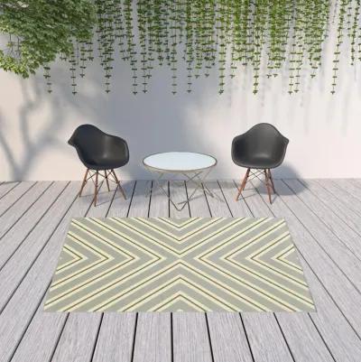 7' X 10' Geometric Stain Resistant Indoor / Outdoor Area Rug - Gray / Ivory