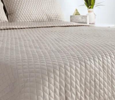 Villa by Classic Home Diamond Pebble Sateen Quilt - King