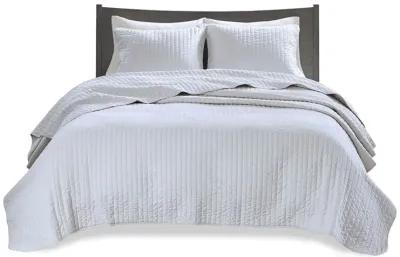 Olliix Madison Park Keaton White King/California King Quilt Set