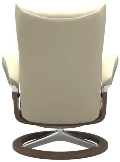 Stresslesswing Signature Large Chair Paloma Vanilla Leather Walnut Base