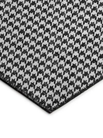 Hinton HN1 Black 6' Rug