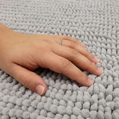 Homespun Noodle Silver 2' 3" x 3' 9" Bath Mat