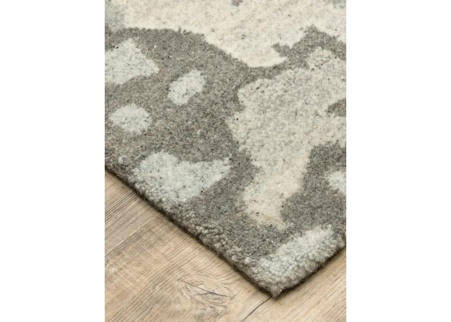 Anastasia 2'6" x 8' Grey Rug