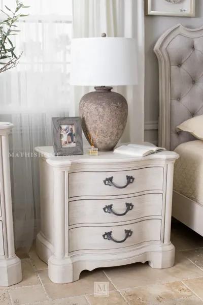 Arlendyne 3-Drawer Nightstand