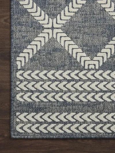 Rainier RAI05 2'2" x 3'9" Rug