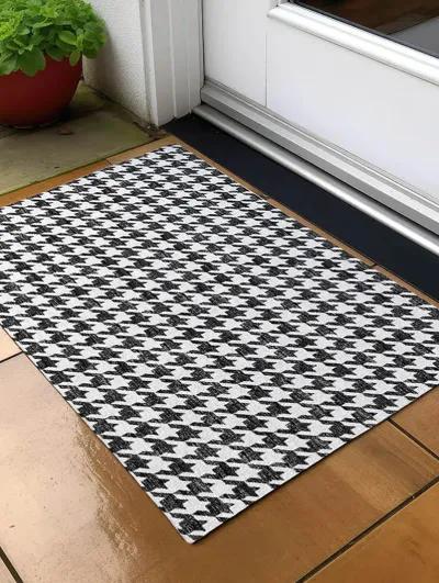 Hinton HN1 Black 20" x 30" Rug