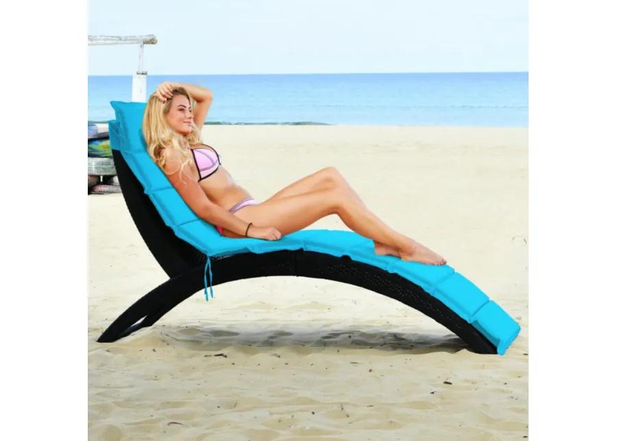 Hivvago Folding Patio Rattan Portable Lounge Chair Chaise with Cushion