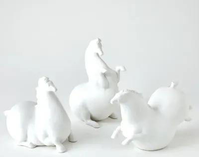 Libertino Horse-White