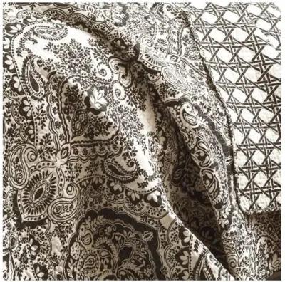 QuikFurn King size 3-Piece Cotton Quilt Set in Black White Paisley Damask