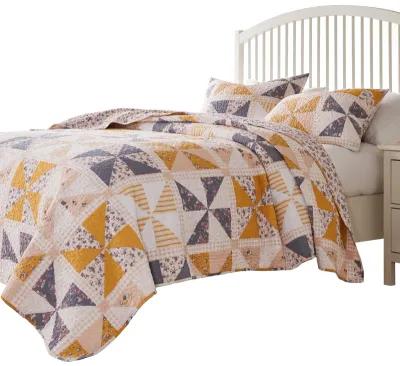 Jey 2pc XL Twin Quilt and Pillow Sham Set, Patchwork Pinwheel Print, Peach