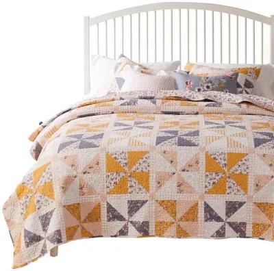 Jey 2pc XL Twin Quilt and Pillow Sham Set, Patchwork Pinwheel Print, Peach