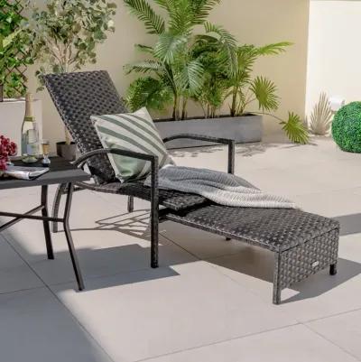 Patio Chaise Lounge Outdoor Rattan Lounge Chair with Retractable Ottoman