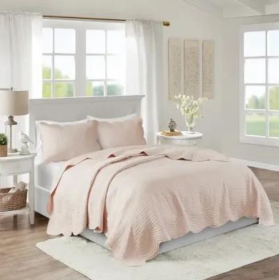 Gracie Mills Salvatore 3-Piece Reversible Country-Inspired Scalloped Edge Quilt Set