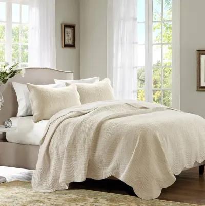 Gracie Mills Salvatore 3-Piece Reversible Country-Inspired Scalloped Edge Quilt Set