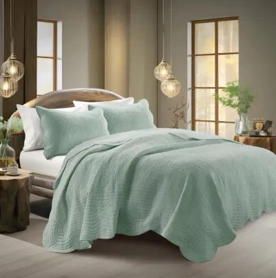 Gracie Mills Salvatore 3-Piece Reversible Country-Inspired Scalloped Edge Quilt Set