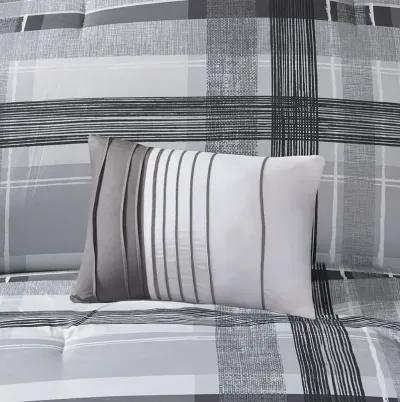 Gracie Mills Marianthi Modern Plaid Comforter Set