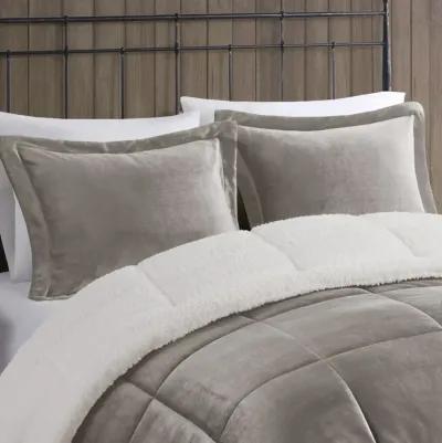 Woolrich Alton Grey/Ivory Plush to Sherpa Down Alternative Comforter Set