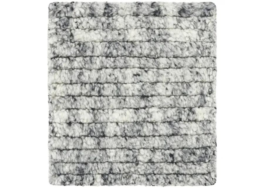 Ronin RIN-2300 2'6" x 8' Hand Made Rug