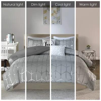 Intelligent Design Raina Grey/Silver Metallic Printed Comforter Set