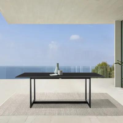 Grand Outdoor Patio Dining Table in Aluminum