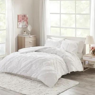 Intelligent Design Kacie White Solid Quilt Set With Tufted Diamond Ruffles