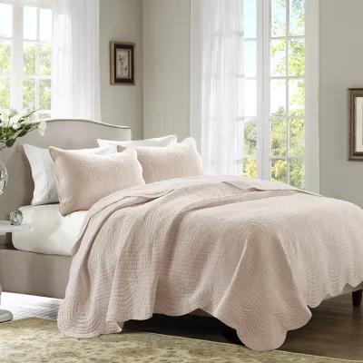 Madison Park Tuscany Blush 3 Piece Reversible Scalloped Edge Quilt Set