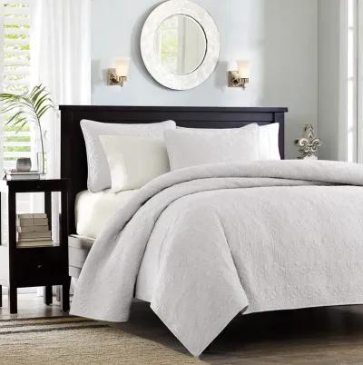 Madison Park Quebec White Reversible Quilt Set