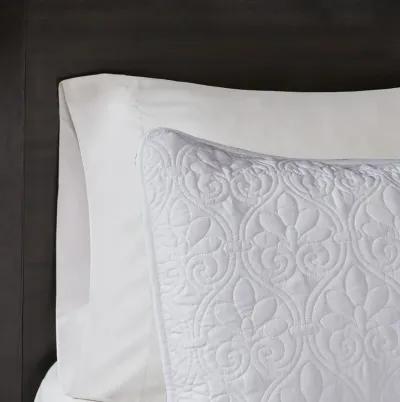 Madison Park Quebec White Reversible Quilt Set