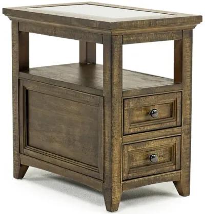 Bay Creek Chairside Table in Nutmeg