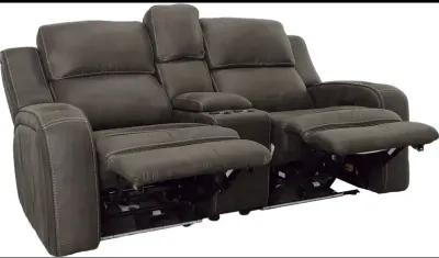 3 PC Power Reclining Loveseat w/Console