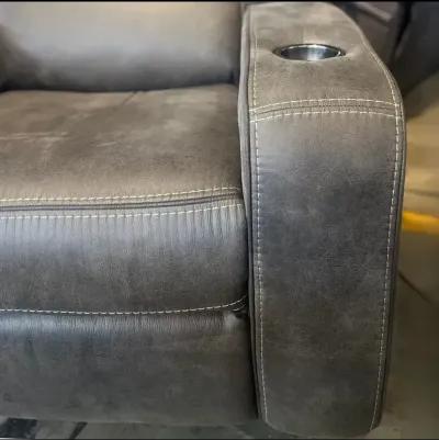 3 PC Power Reclining Loveseat w/Console